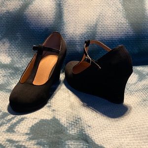 Black velvet wedge t strap heels